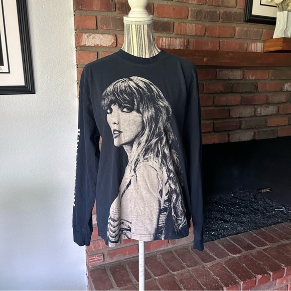 Taylor Swift The Eras Tour Long Sleeve Shirt in Black Sz S - Picture 1 of 7